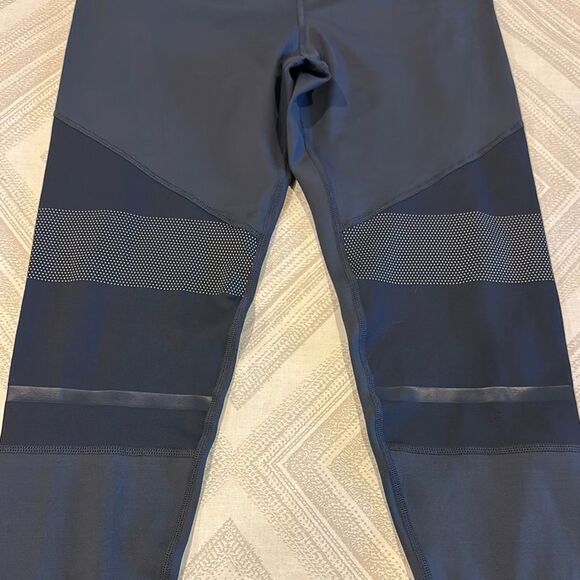 Lilybod Blue-Gray Leggings with Mesh Detail - Size L - Picture 4 of 6